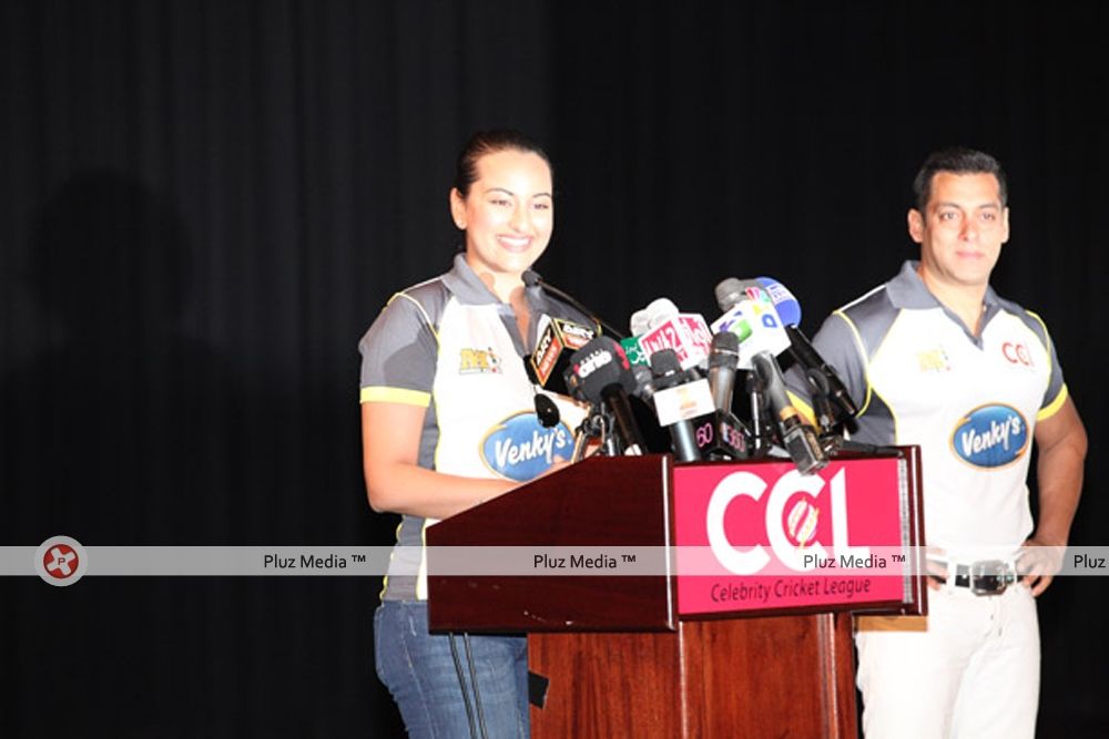 Stars at CCL Press Meet in Dubai - Pictures | Picture 124212